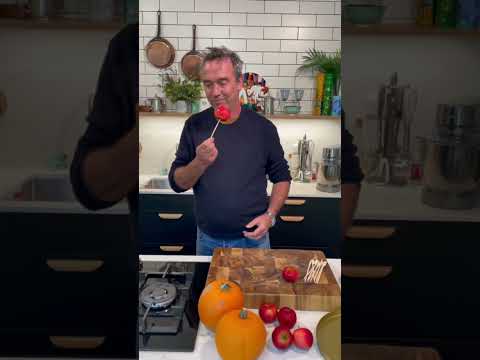 Halloween chocolate dipped apples