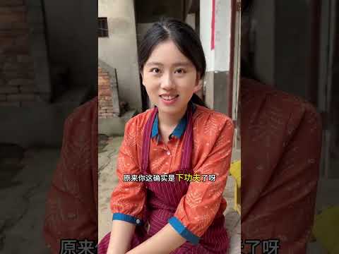 路过初恋摆摊，她竟然一直在等我