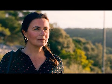 这是我看过最治愈的电影，女人放弃婚姻和家庭，只为重新找回自我，看完深有感触！2023年最新治愈旅行电影【阿奕】