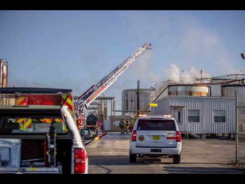 Jacksonville Fire Rescue Department respond to 80,000 gallon asphalt tank on fire