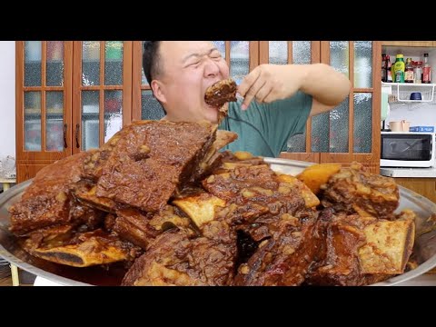 10kg of beef ribs  A Qiang made ”braised beef ribs in soy sauce”  soft and tender  bone-free and mo