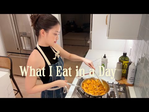 Homebody in New York | What I Eat in a Day (easy meals, food I've been craving, fitness journey)