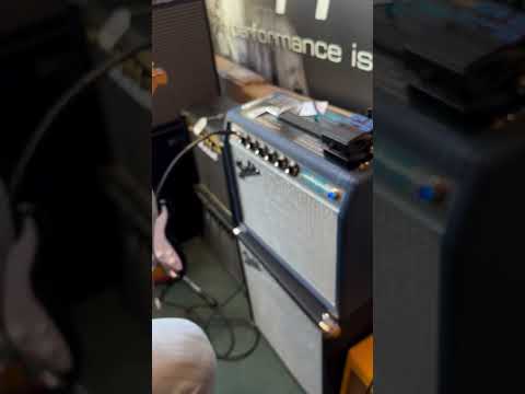 Trying out the brand new Boss SDE-3 Dual Digital Delay Pedal at Twin Town Guitars