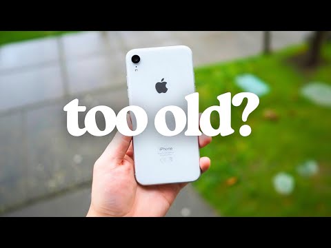 Using The iPhone XR in 2025? Honest Review!