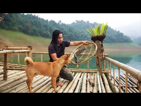 Weaving bamboo baskets - A bountiful fish harvest from traps and survival on the river