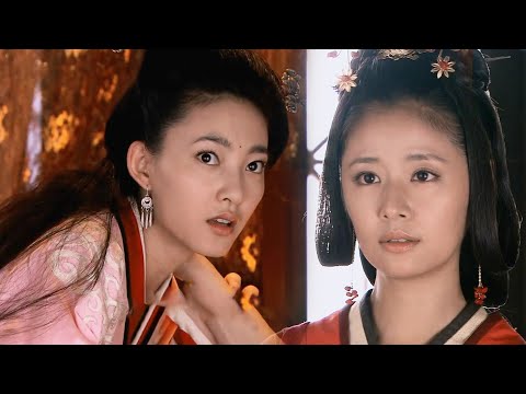 The scheming girl wanted to seduce the prince, but the princess came and told her to kneel down!