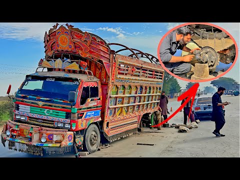 Truck tube Stuck on the middle of the road How Mechanic repair the truck with amazing technique