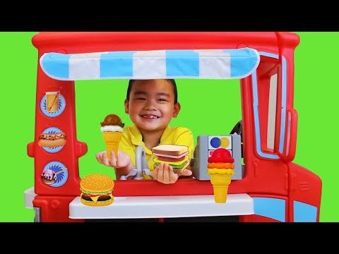 Lyndon Pretend Play with Ice Cream Food Truck