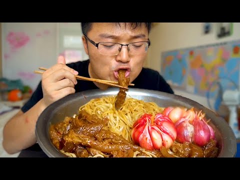 0.5kg of spicy beef noodles, da sao eats one pot at a time