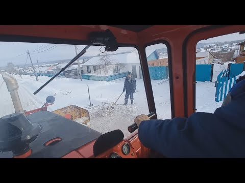 ДТ 75 Расчистка улиц.