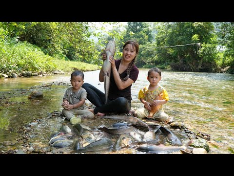 30 day and night journey, fishing, catching giant fish to bring to market to sell with two children