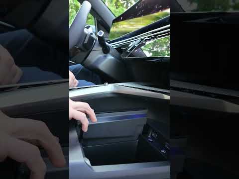 Where does the coin go? 💡Unique storage in the cockpit of the Peugeot e-3008 AWD