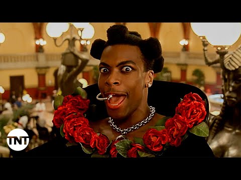 Ruby Rhod Provides The Perfect Distraction [CLIP] | The Fifth Element (1997) | TNT