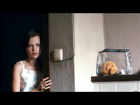 Когда семья увидела, что творит их приёмная дочь, то сильно пожалела о своём решении