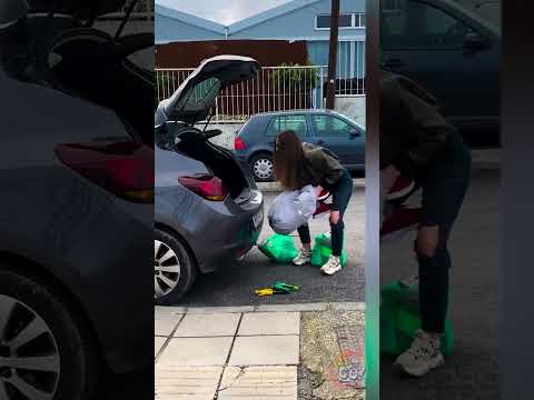 待って... それは本物の食べ物じゃないの?! 信じられないイリュージョンだ！🎩✨