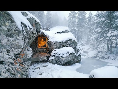 Bulding a Cave Shelter - CAMPING ALONE IN HEAVY SNOW