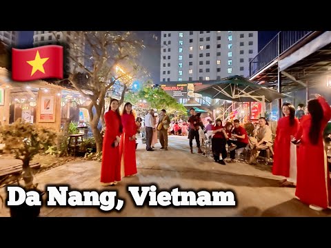 I Accidentally Walked Into This in Da Nang 🇻🇳 (Night Walk)