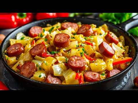 Gebratener Kohl mit Würstchen und Speck ist so lecker! Rezept von meinem Freund aus Amerika!
