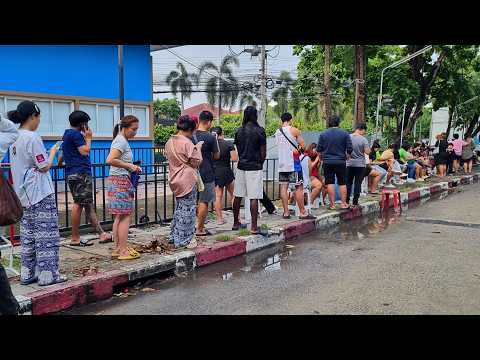 Line Stretches Down the Street for his 60 cent Pizza - Uncle Bakes Fresh Pizza in his Food Cart