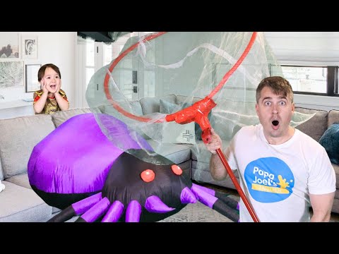 Baby King Catches Bugs in the House and Home Alone Story