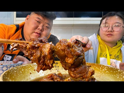 Buy a pot of big bones for 58 yuan, and eat the big bones with monkey sauce!