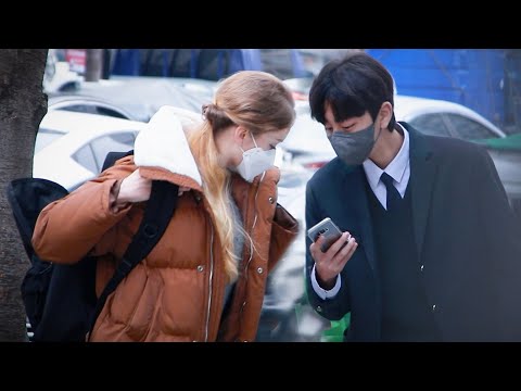 foreigner opens a bag and walks around in Korea? | Social Experiment