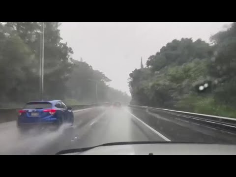 Heavy rain slams Oahu, prompting road closures and soaking Honolulu Marathon