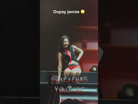 😲Oopsy JENNIE BLACKPINK COACHELLA WK2 #jenlisa #blackpink  #kpop #jenchella #coachella