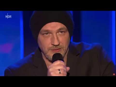 Torsten Sträter mit Mütze