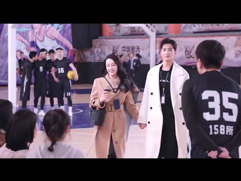 CEO display his celebrity girlfriend, Jingjing's appearance shocked everyone!