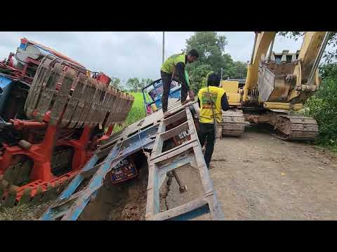 อันตรายถนนทรุดเป็นเหตุ Excavator