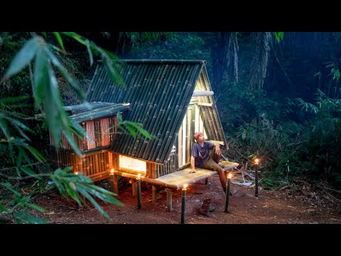 3Hari Bangun Rumah Bambu segitiga Diguyur Hujan Deras! 🌧️ || Seru Banget Berkemah di Tengah Hutan 🏕️