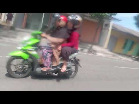 Flog smooth road to Mount Lawu