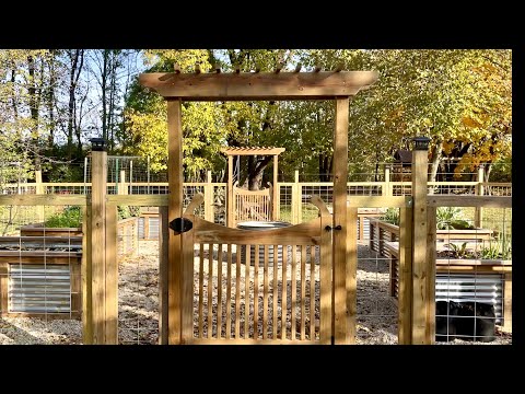 DIY Gate Arbor // Cattle Panel Fence Final Touches // Bog Life