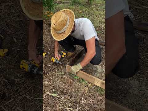 Recycled Pallet Into a Herb Pyramid