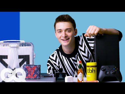 10 Things Noah Schnapp Can't Live Without | 10 Essentials