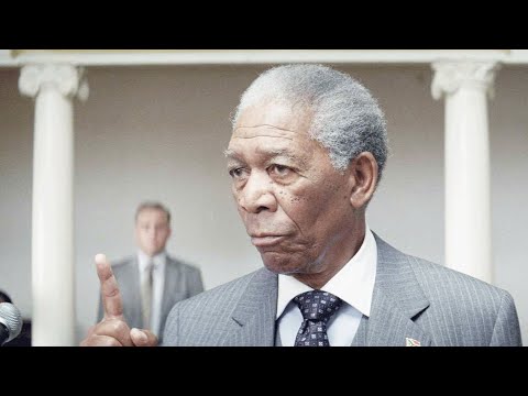 被关押27年的黑人囚犯，出狱后成了南非总统，功与过却极具争议性，6万人打出8.2高分，20分钟看完2009年真实事件改编传记电影《成事在人》