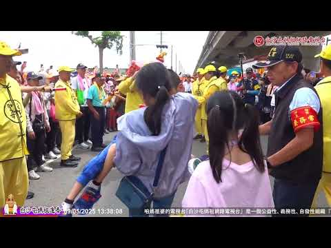 救苦救難..感動人心..母親節前聖母慈悲顯現 白沙屯媽祖為病童賜福  溫柔加持瞬間感動所有人...  2025白沙屯媽祖進香精彩片段..歡迎按讚分享！