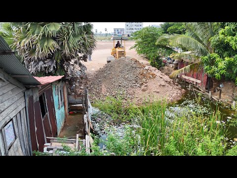 100% Begin Work! Bulldozer & Dump Trucks Powerfully Fill the Hole with Stone & Soil