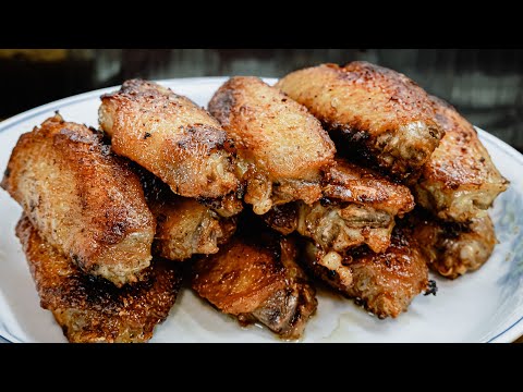廣東話影片｜家常煎雞翼｜煎雞翼人人愛食，不需要複雜香料，其實我們家廚早有一條好好的醃製配方｜一個小程序可以確保煎雞翼的效果，不會煎燶｜今次我失誤了，請聽我如何解決。
