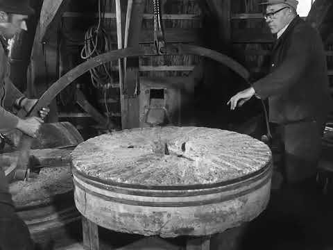 Mühlsteinschärfen und Herrichten des Mahlgangs