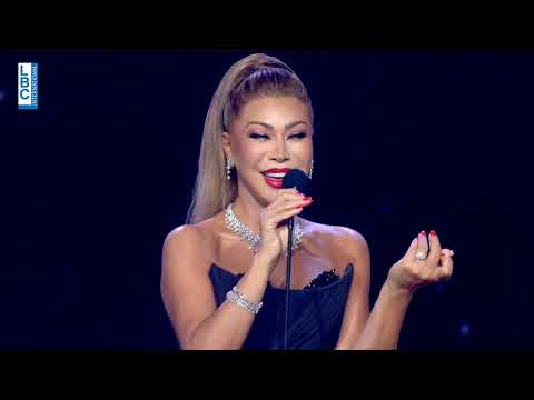 لحظة إتمام المصالحة بين نوال الزغبي ومحمد رمضان مباشرة خلال حفل موركس دور