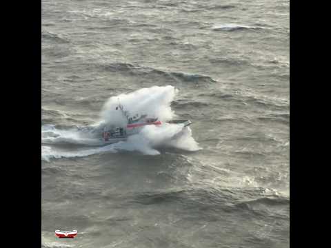 Mit 1.675 PS durch bewegte See: Seenotrettungskreuzer PIDDER LÜNG unterwegs in der Deutschen Bucht