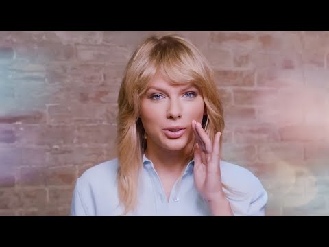 Taylor Swift Flirting in Interviews