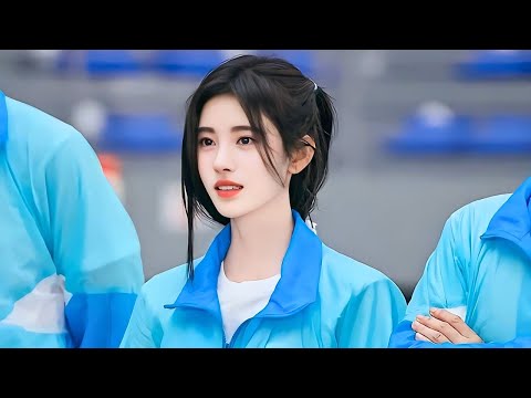 Nobody Expected This – The New Girl Hit the School’s Most Loved Boy!