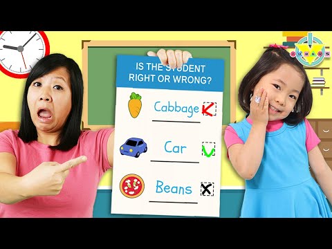 Kate and Mommy become TEACHERS in Roblox!