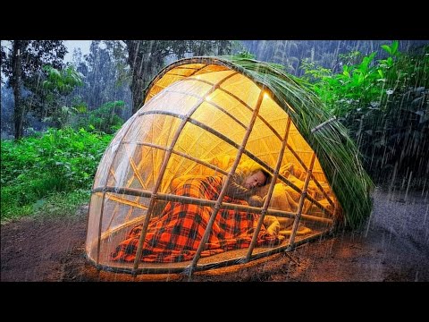 Struggle to build a unique and cozy shelter in heavy rain