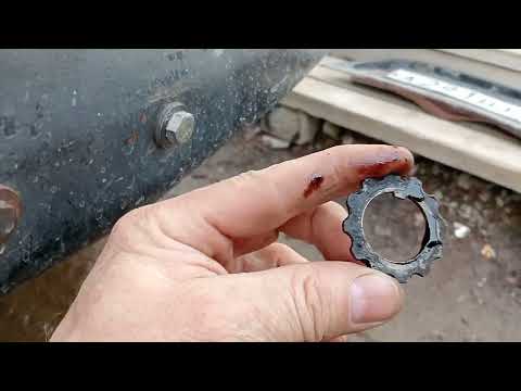 UAZ, adjusting the steering column play.