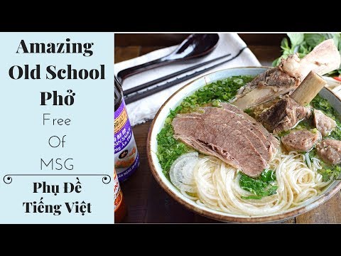 Vietnamese Beef Noodle Soup (Phở)