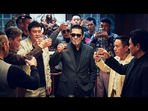 2025台湾黑帮片天花板《角头:斗阵欸》正式上线,那个穿西装的狠人又回来了,举手投足全是压迫感,这才是真正的西装暴徒!